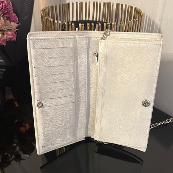 Chanel White Caviar Leather Wallet with Unbranded Silver Crossbody Chain - Picture 5 of 16